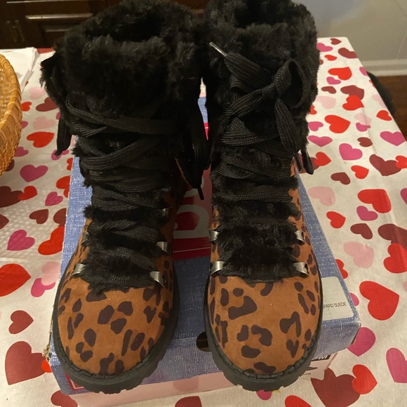 NEW Woman’s size 7.5  Pop suede and faux fur leopard print boots - Picture 2 of 7